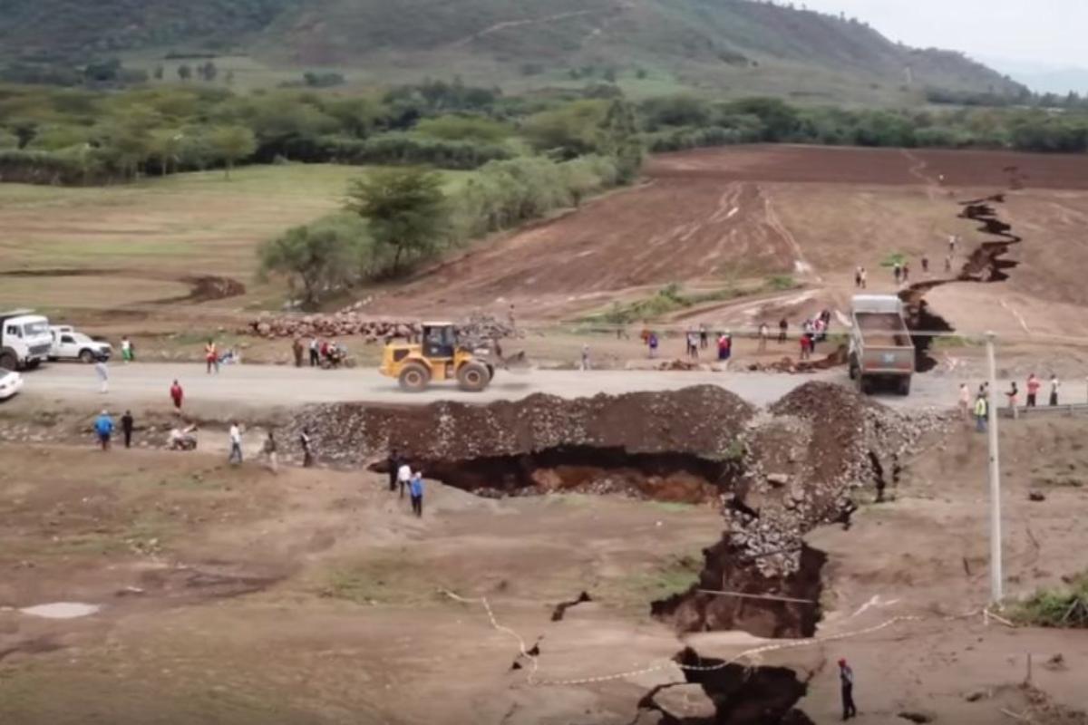 A rachadura, que continua crescendo cada vez mais, pode ter o mesmo efeito do que aconteceu há 138 milhões de anos, quando a América do Sul e a África se separaram | Reprodução /